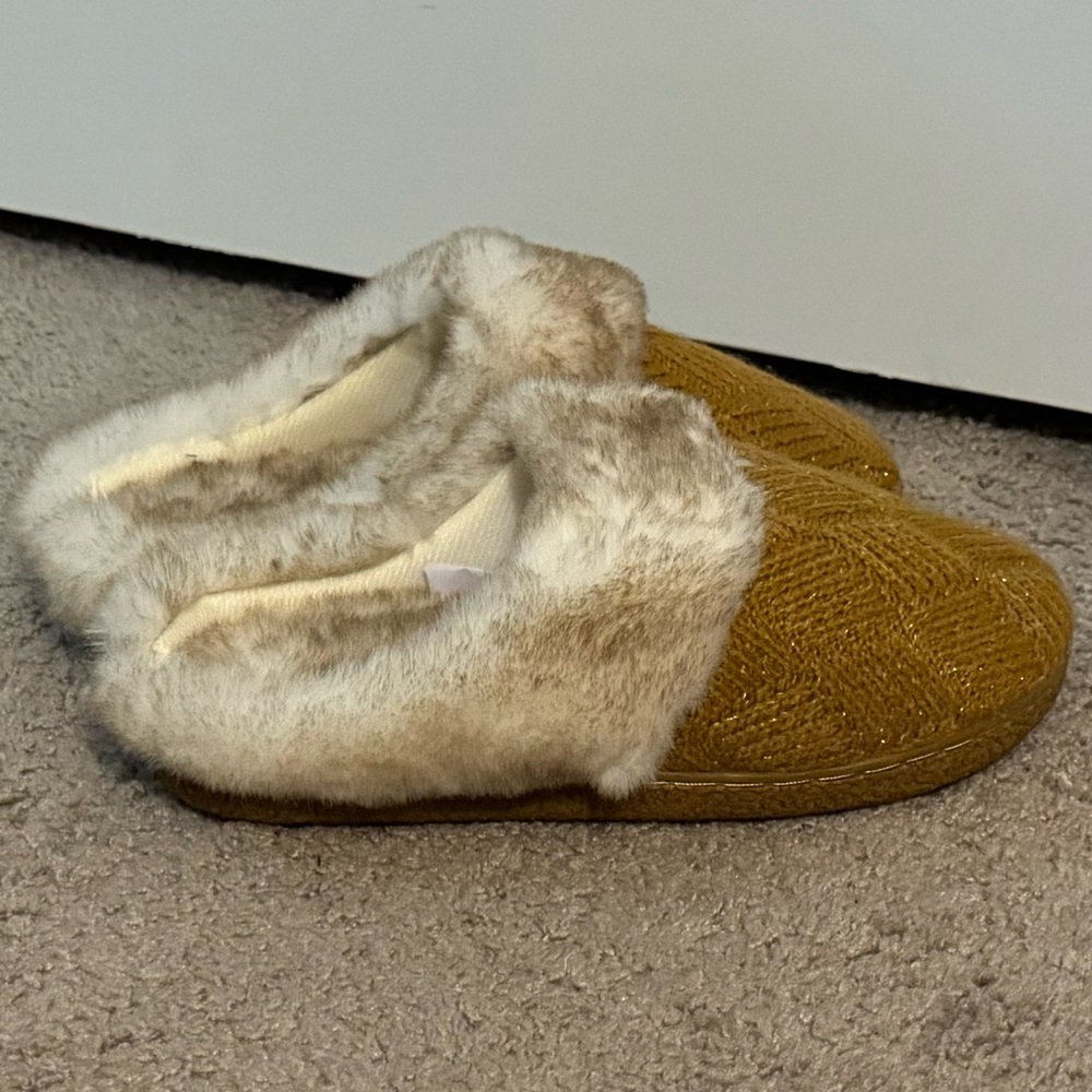 Great Nanette Lepore size 6 7 brown faux fur memory foam indoor outdoor slippers